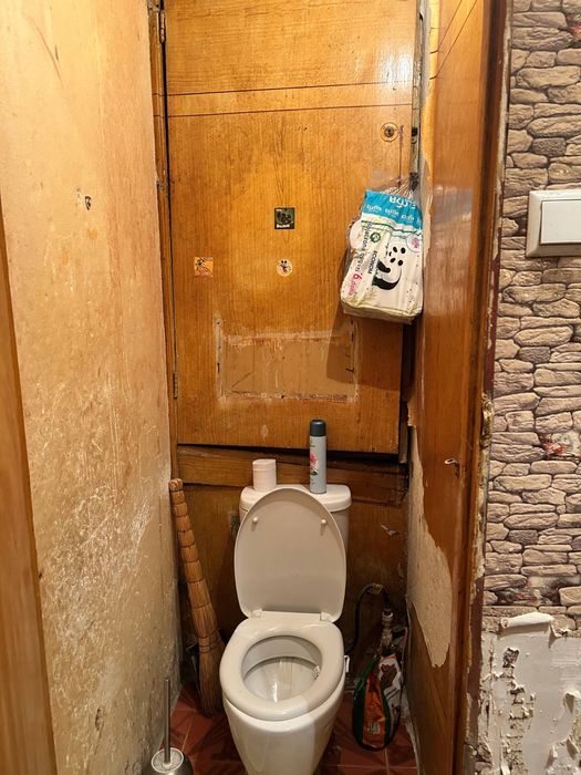 Продаю Чиланзар 19 2х комнатную на 3 этаже не торец