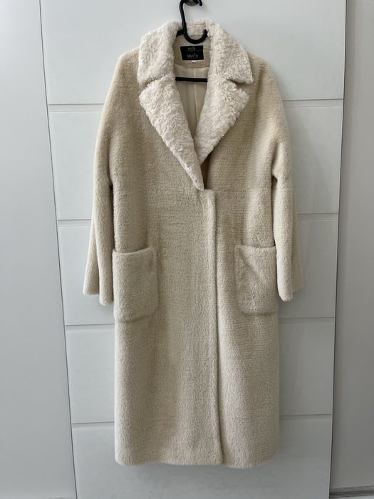 Светло-молочное пальто