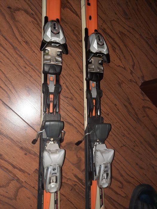 Skiuri Blizzard, aduse din Elvetia