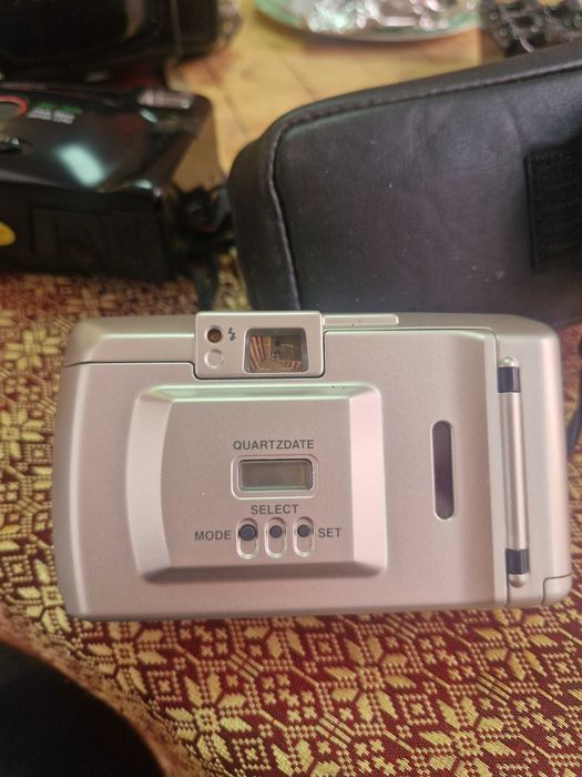 Продават се фотоапарати