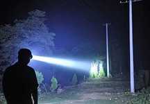 Lanterna frontala laser  puternica zoom raza 300metri cu acumulator