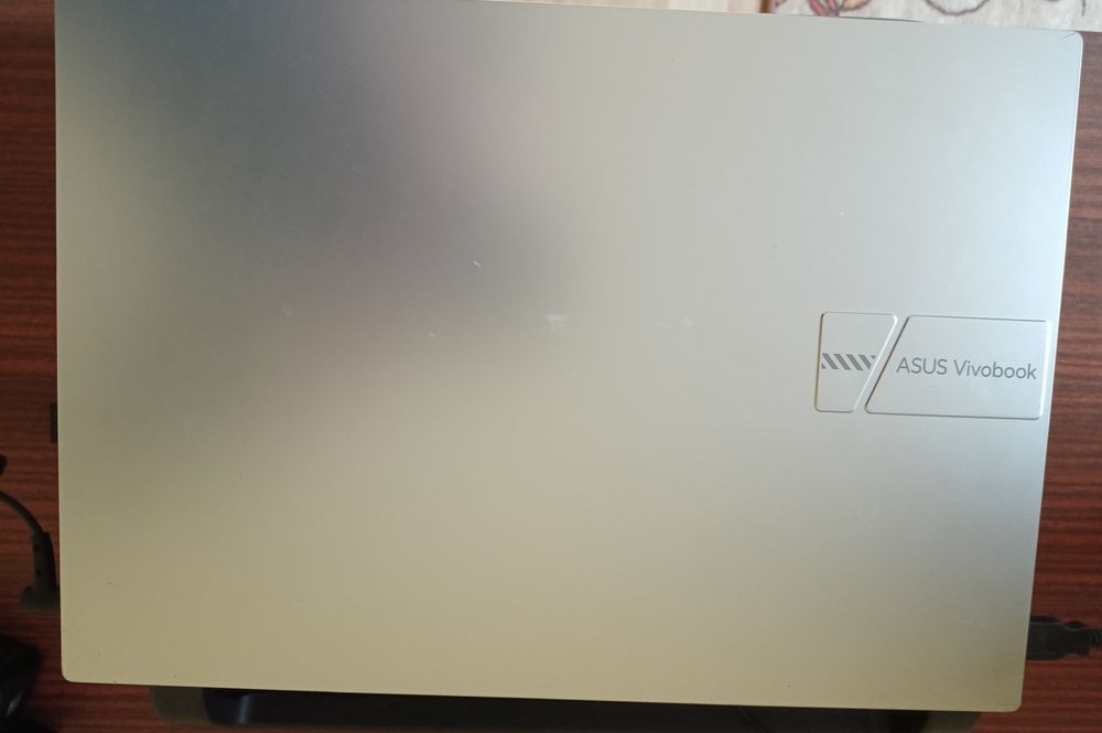 лаптоп Asus Vivobook