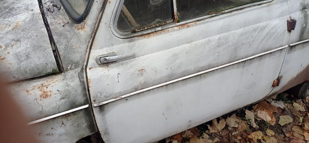 Zaz 965 на части.