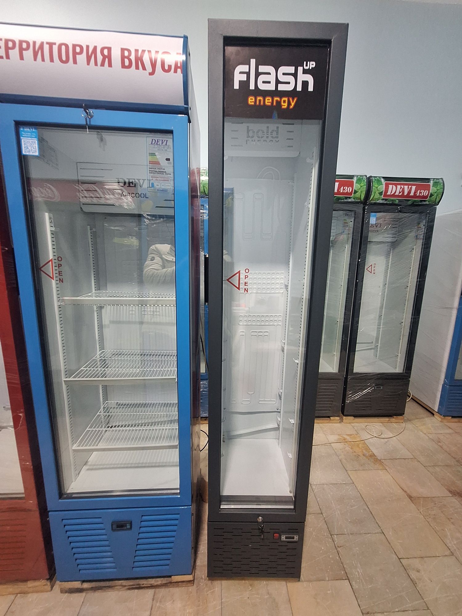 Продаётся новые витринные холодильники DEVI.