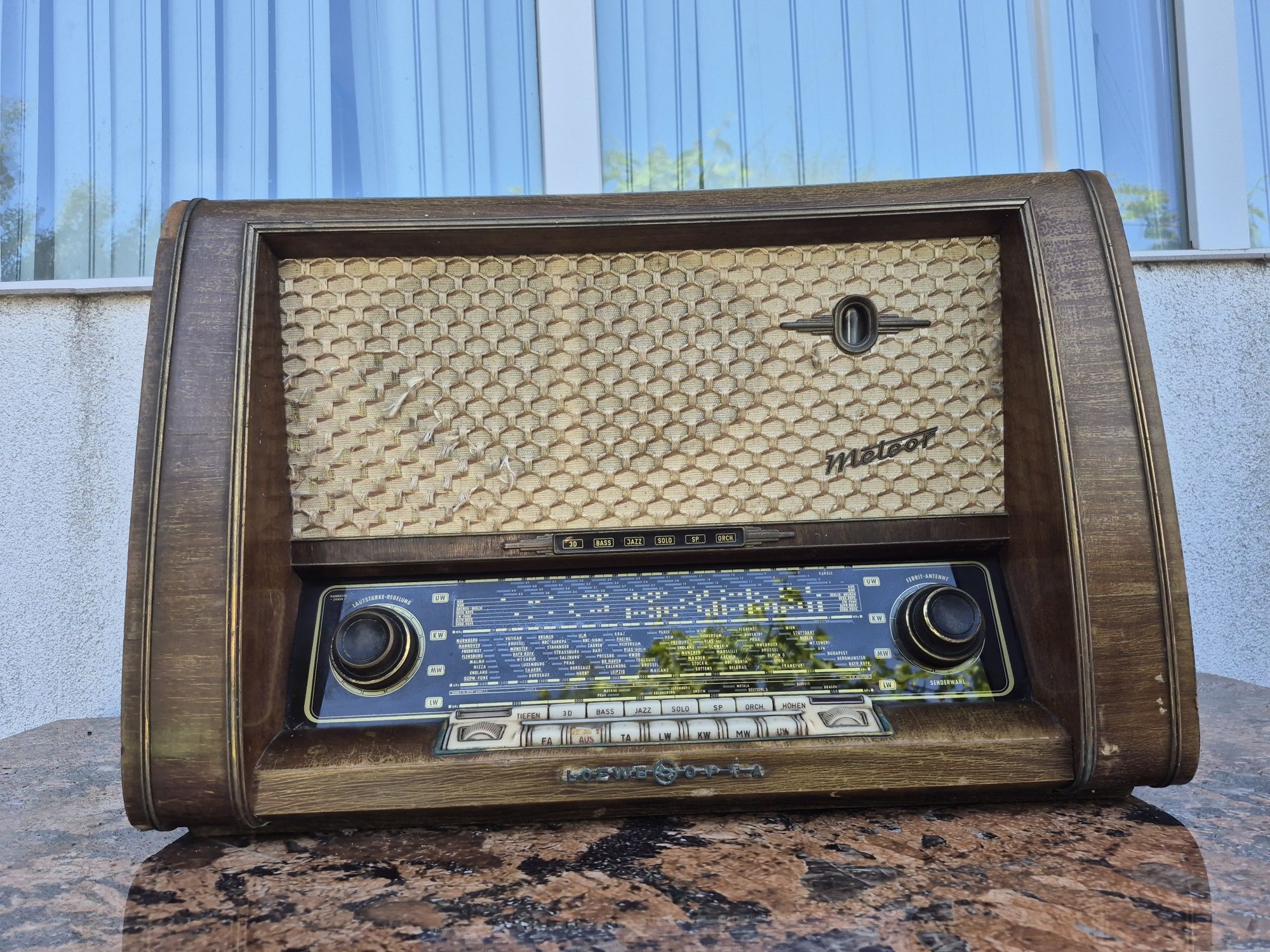 Vând colecție 34 Radio Lampi,carcasa ebonita & lemn din ani 1940-1980