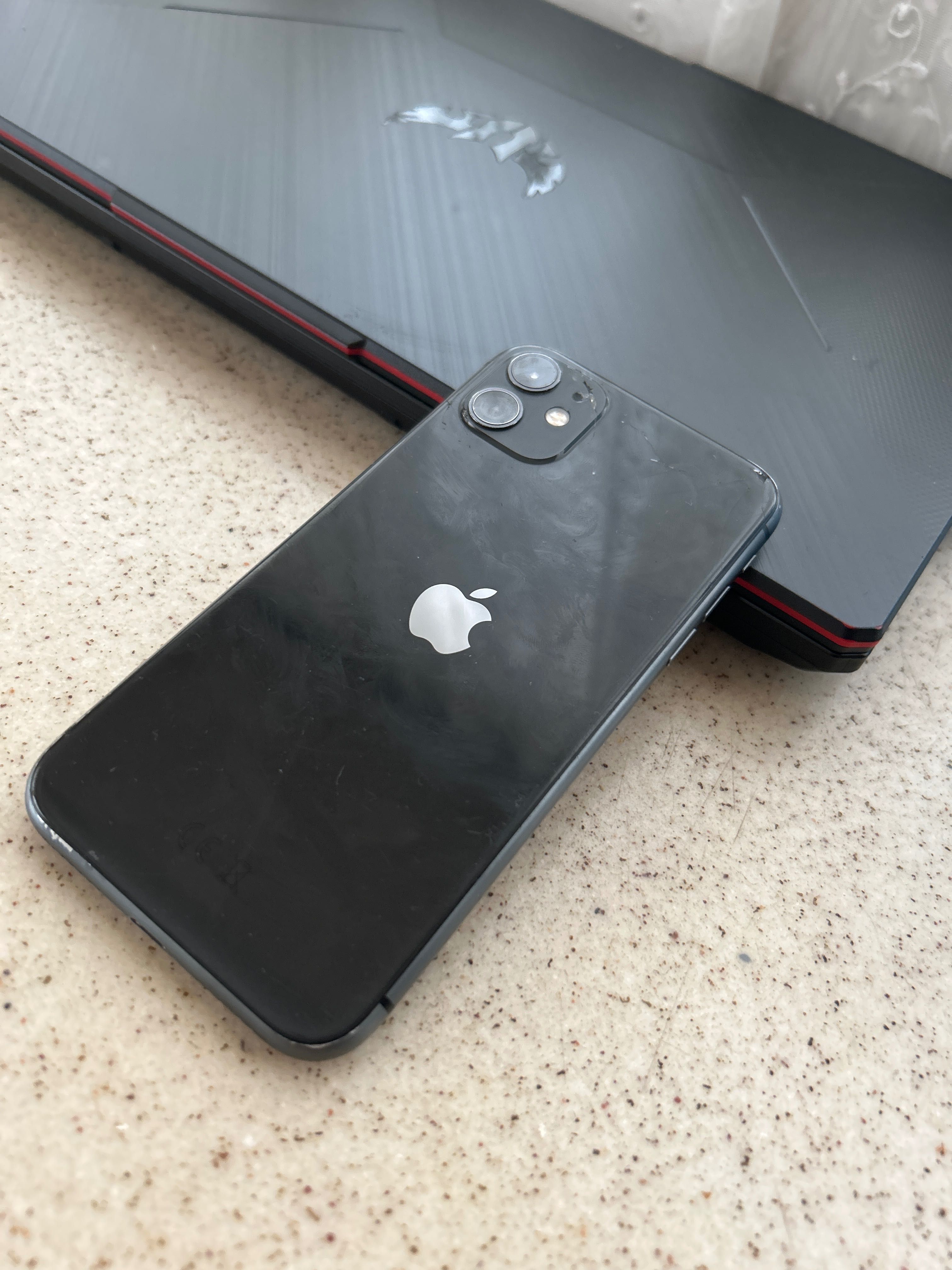 Iphone 11 черен 64 gb