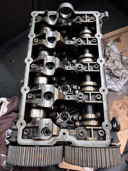 Chiulasa cu 2 axe cu came