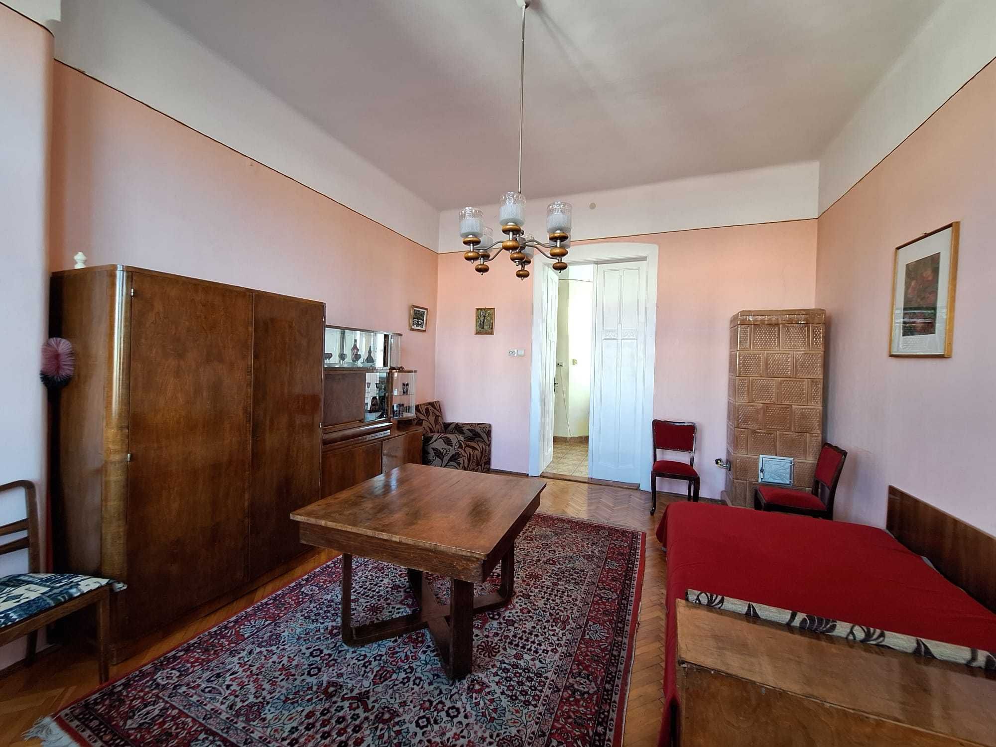 [Persoană fizică] Închiriez apartament ultracentral, 3 camere.