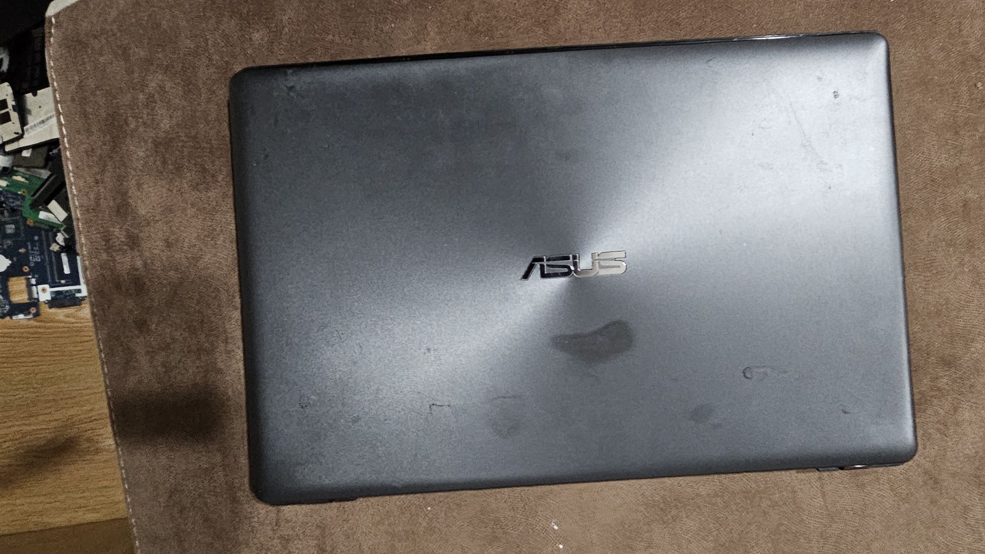 Dezmembrez laptop Asus F550v