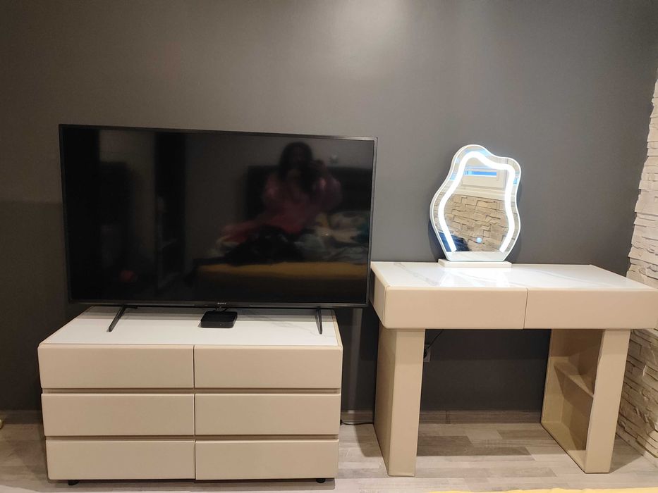 Дамска тоалетка в слонова кост