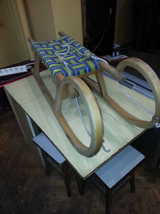 Дървена стара шейна. Уникална изработка . Докарана от Швейцария .