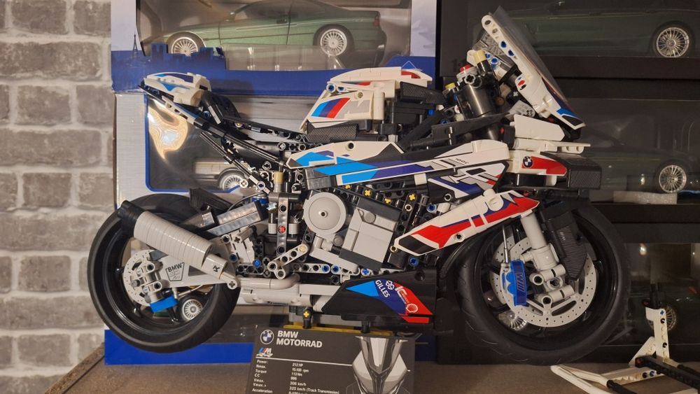 BMW M 1000 RR 1:5 - LEGO - конструктор