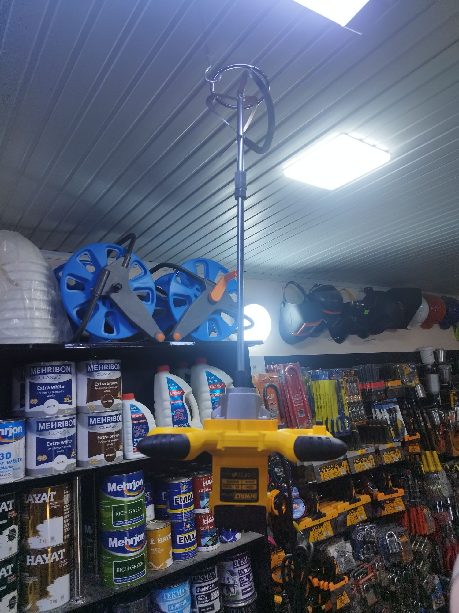 Meksr Dewalt va Boshch yangi holatdagi
