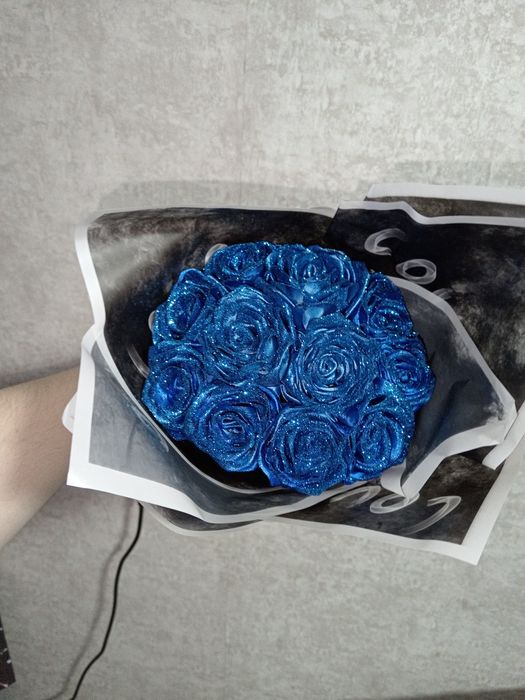 Букеты из атласных лент — ручная работа.