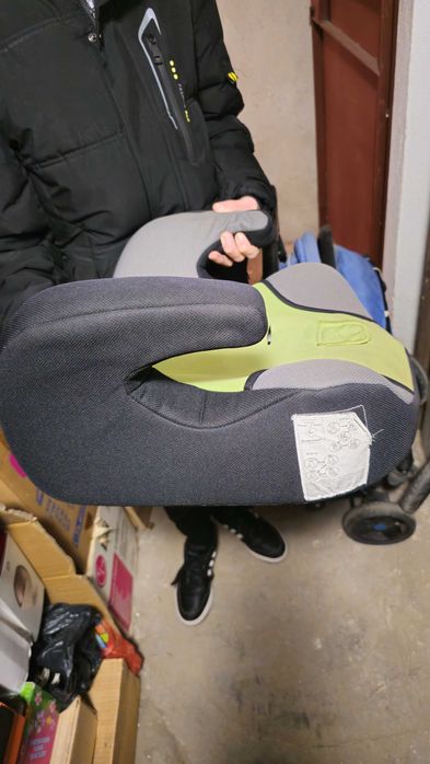 Детски столчета за кола 0-13 кг и 9-36 кг.