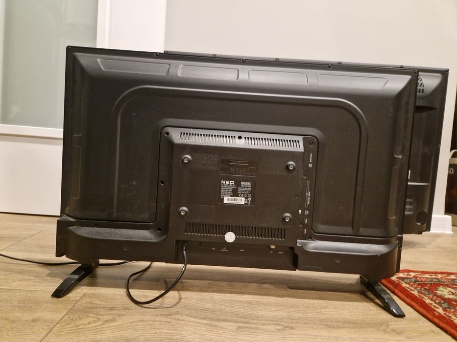 телевизор NEO 32 инча