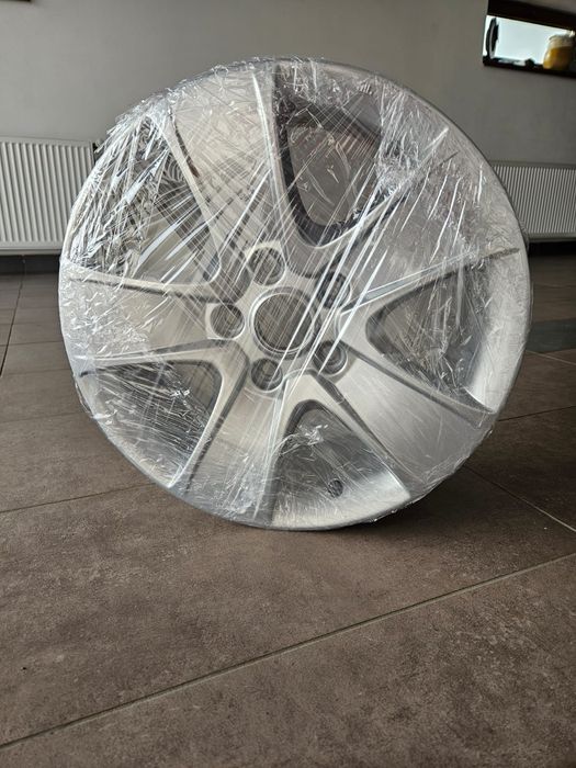 Vând jantă skoda octavia