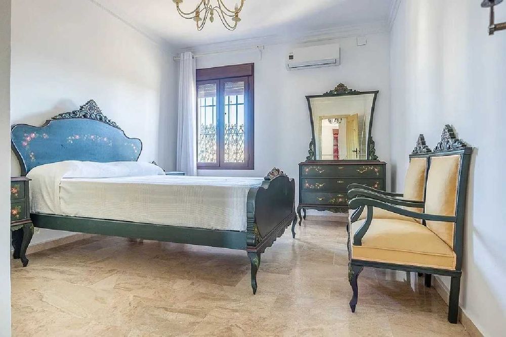 Casa de inchiriat 5camere, 3bai disponibila craciun , revelion