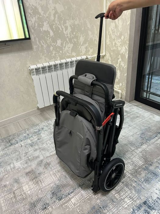 Детская коляска цвет черный