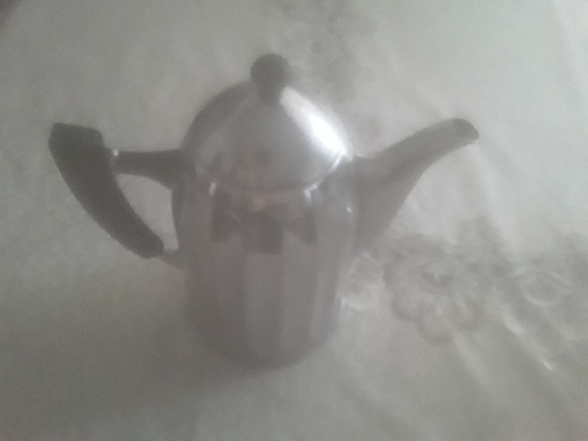 Чайники и конфетница