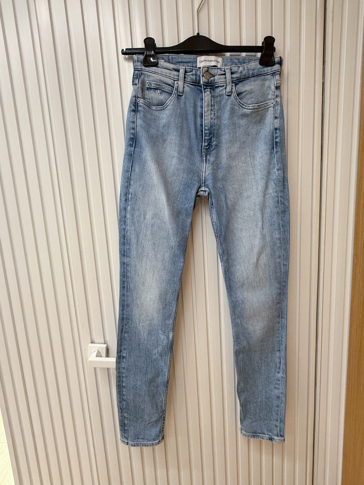Дънки light wash на Calvin Klain Jeans