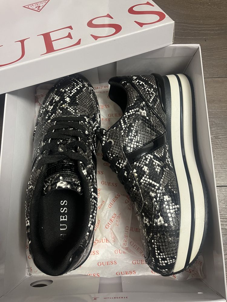 Оригинални обувки Guess - 40 номер
