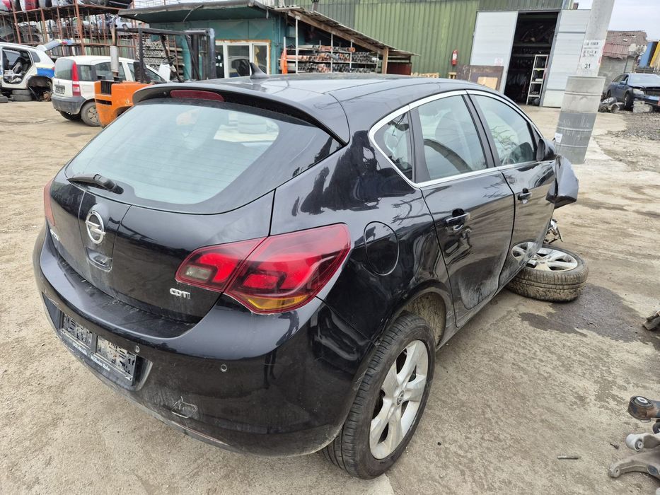 Dezmembram Opel Astra J, an 2011, 1.7 CDTI euro 5