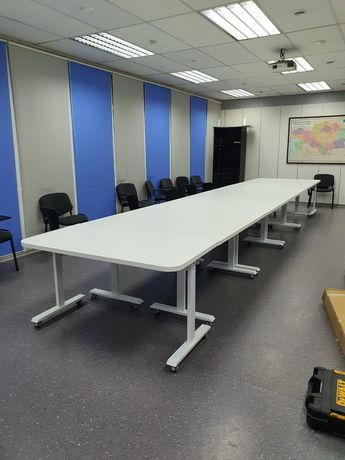 Конференц столы, столы для переговоров.