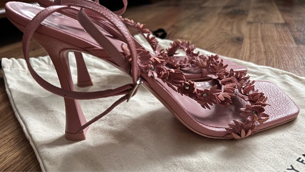 Високи обувки / сандали By Far