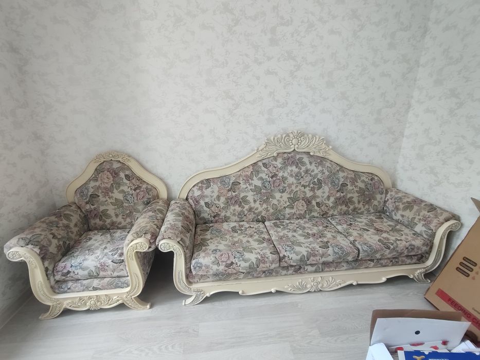 Divan sotiladi srochna