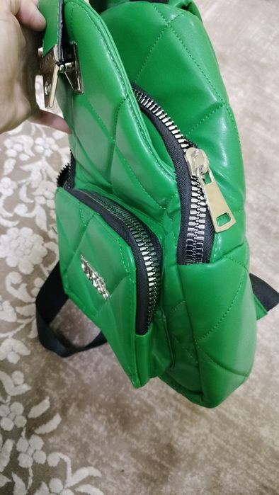 Сумка Рюкзак  Guess, совершенно новый. Цена окончательная