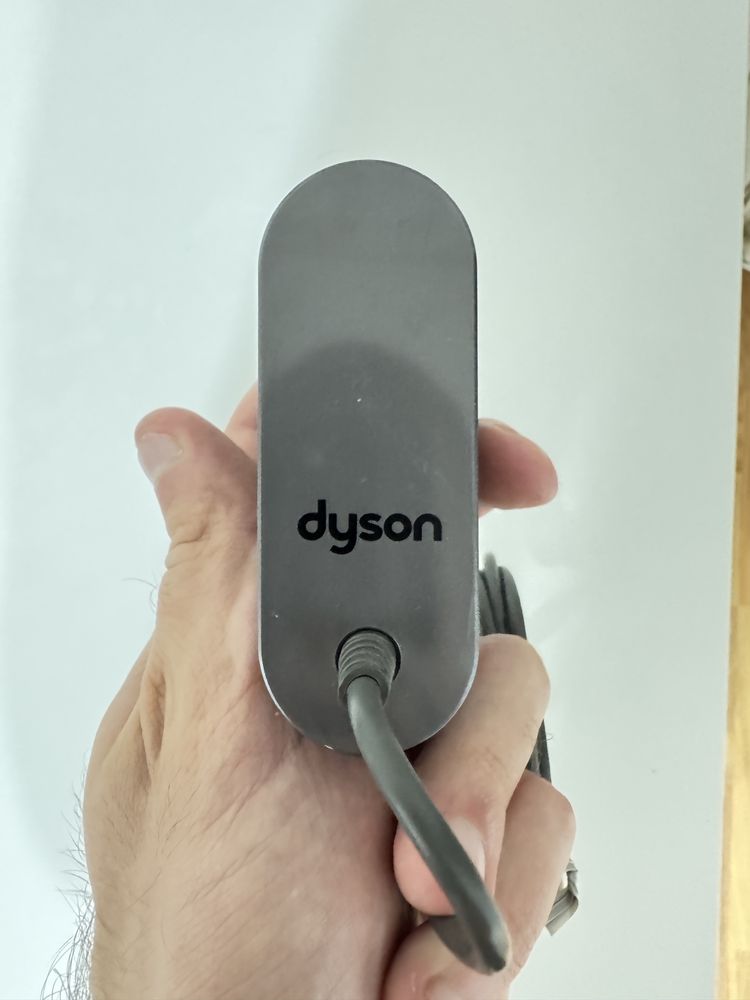 Încărcător aspirator Dyson V15