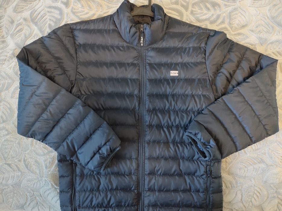 Мъжко,спортно яке- levis