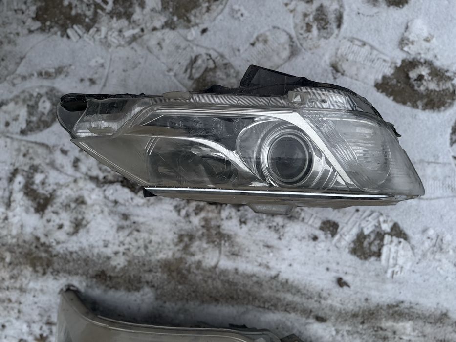 Продам фары на Toyota