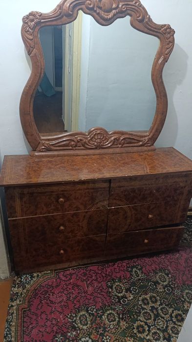 Tosh oyna bilan servant sotiladi