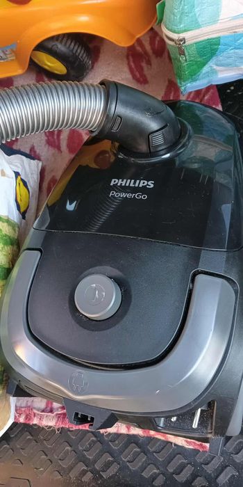 Vând aspirator Philips power go