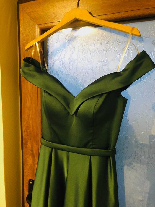 Официална рокля от сатен в зелен цвят