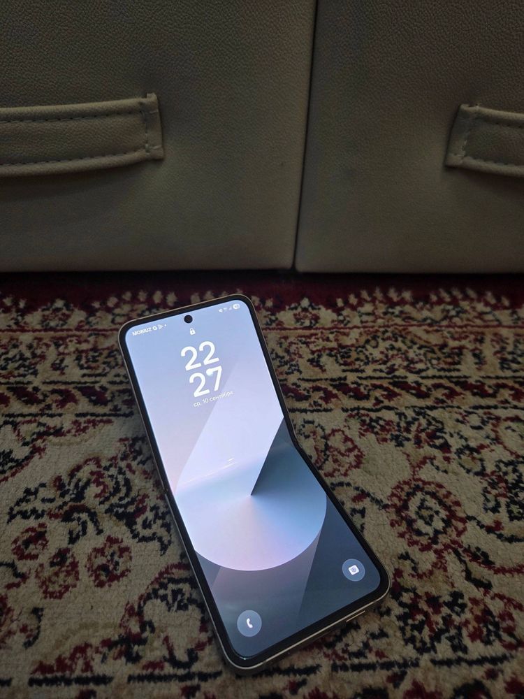 Продается samsung galaxy z flip 6