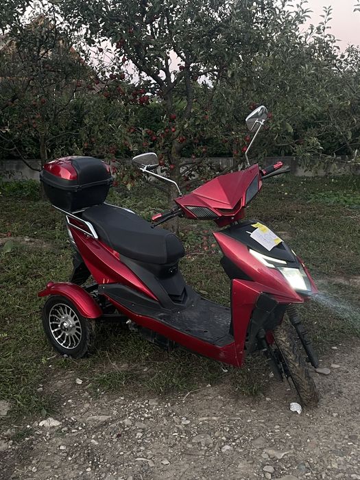 Vând triciclu electric