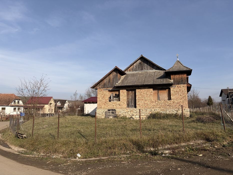 Casă cu teren de vânzare