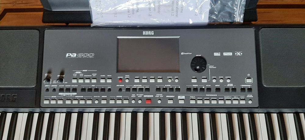 Korg pa600  sotiladi.