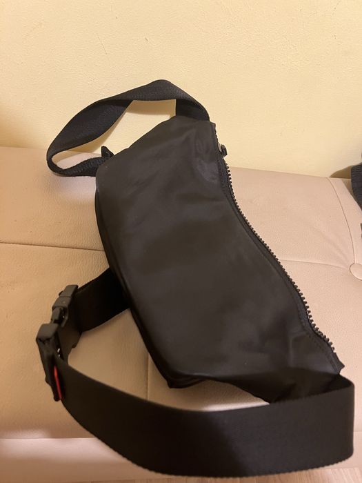 Hugo Мъжка чантичка