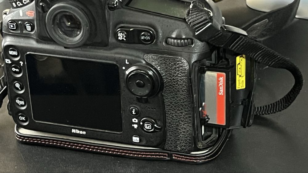 Nikon D810 + obiectiv nikon 85mm 1.8 G si card CF 32 carou