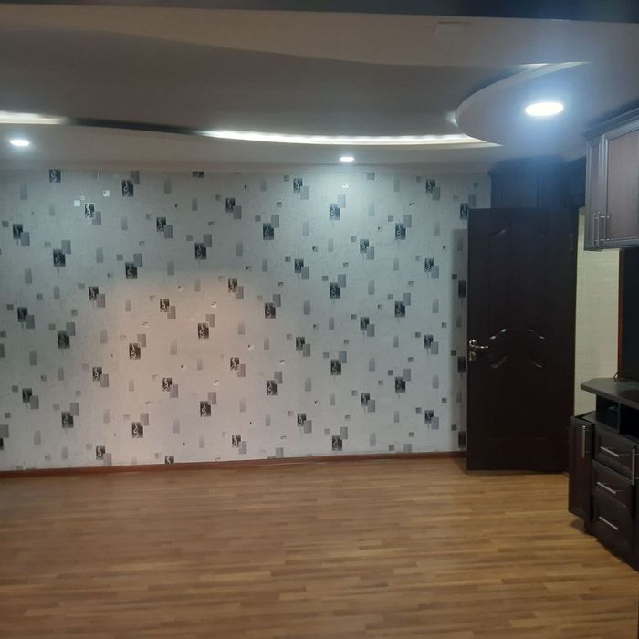 Бектемирский район. Водник.  1-й этаж. 2х комн. 54м².