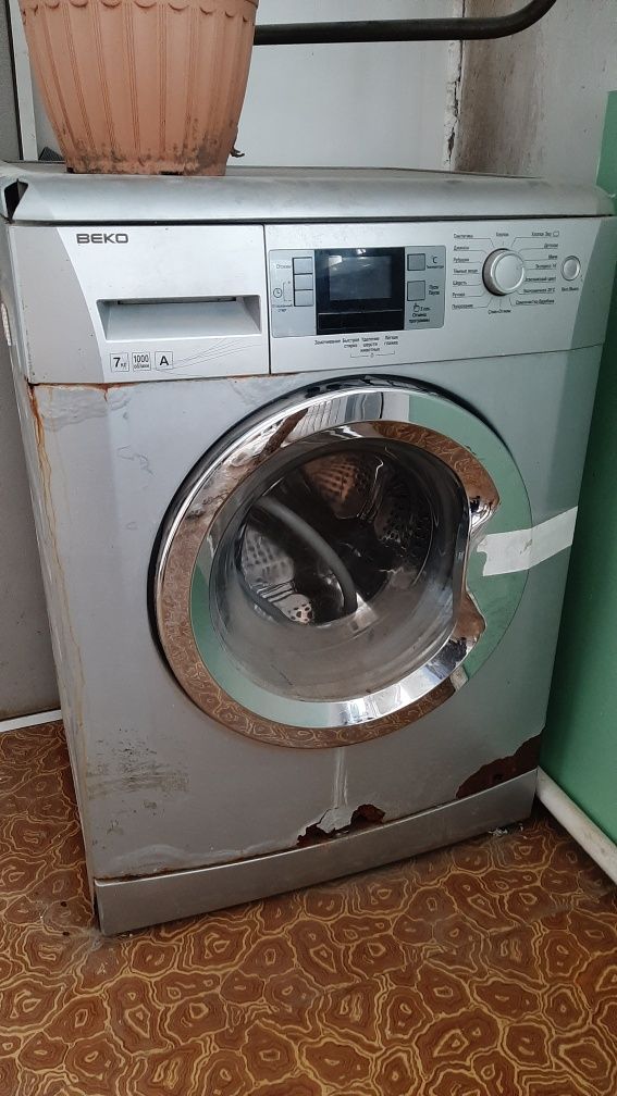Продам стиральную машинку на запчасти