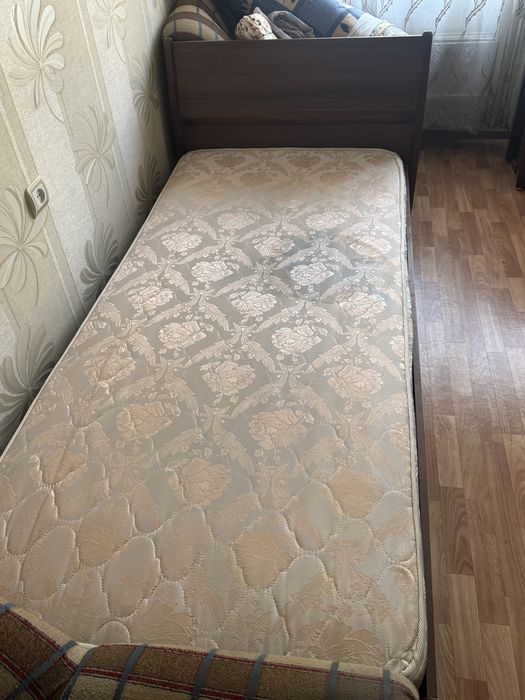 Отдам диван и два кресла и кровать