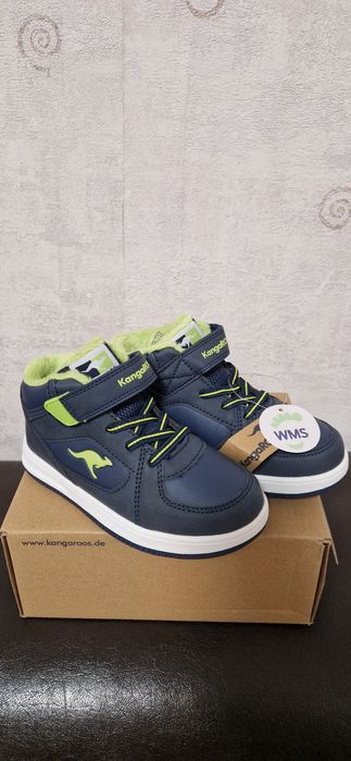 Чисто нови маратонки/боти за момченце 27 номер.