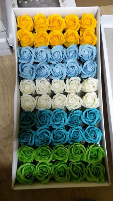 Trandafiri de săpun simpli sau mixt într-o cutie sunt 50 buc