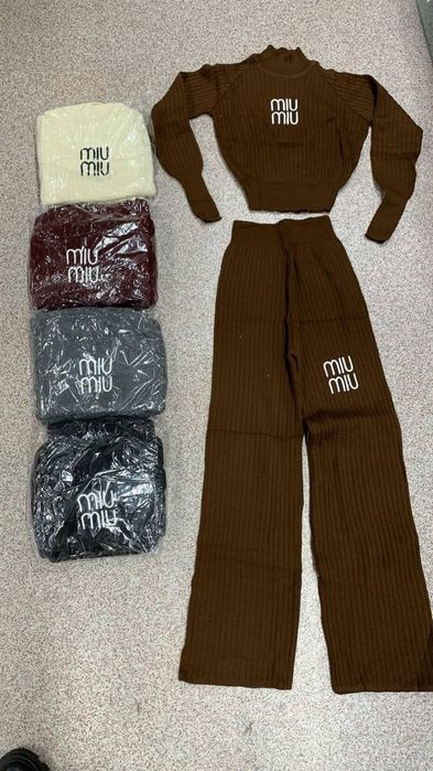 Compleuri damă din tricot .