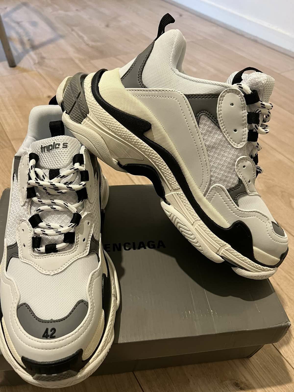 Мъжки  Triple S White/Black